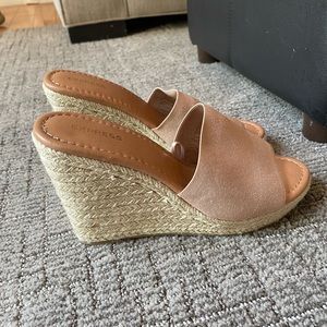 Express Nude Wedge